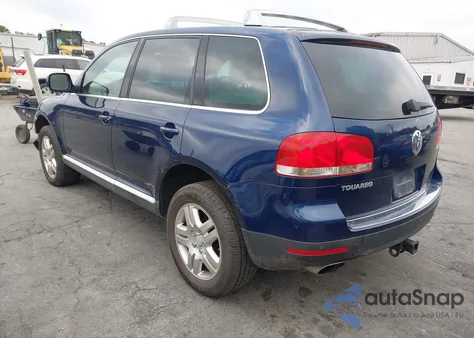 2004 Volkswagen Touareg V8 z USA, uszkodzony, nr VIN WVGCM77L64D057212